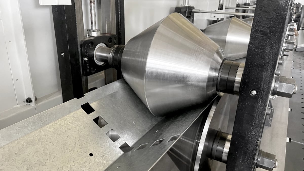 Perfiladeira para dutos e calhas 3