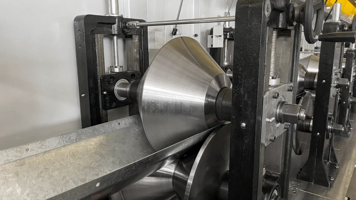 Perfiladeira para dutos e calhas 4