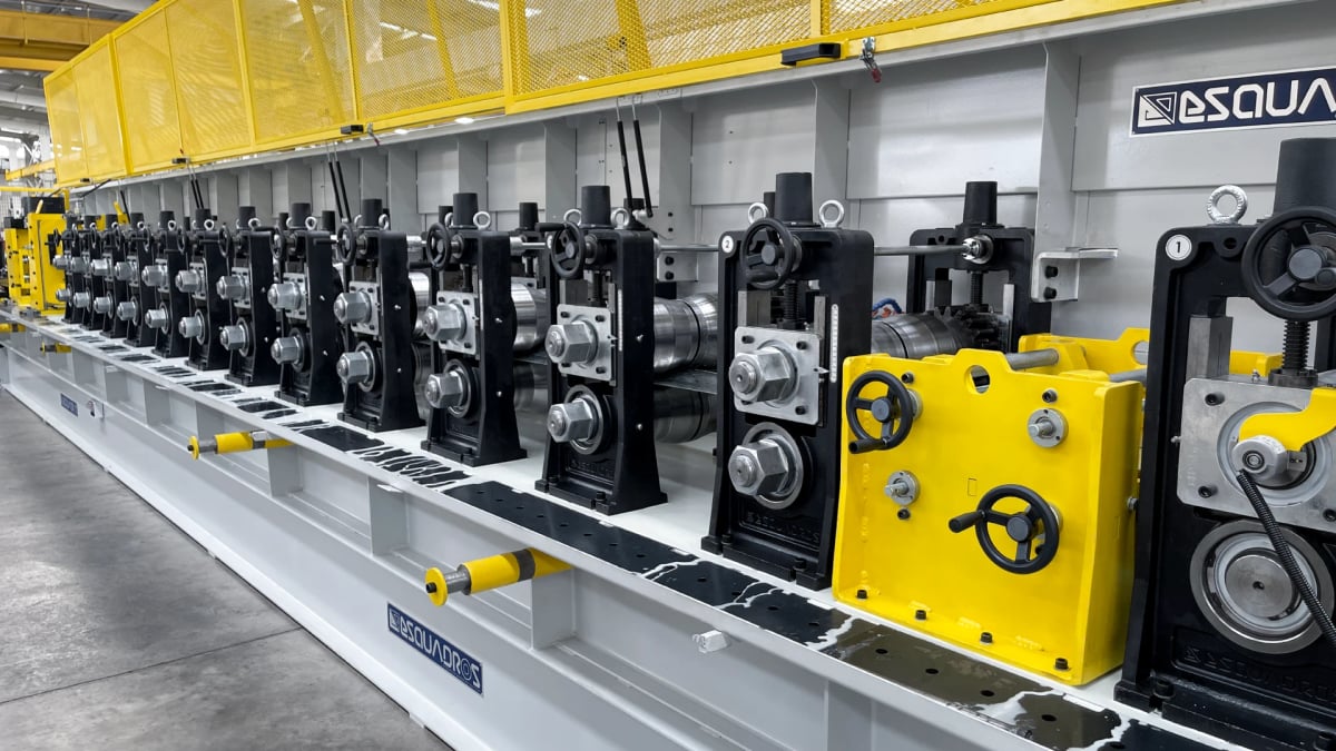 Perfiladeira de montantes para silos metálicos Esquadros 4