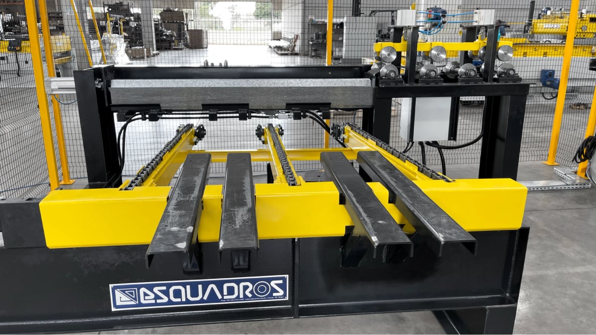 Perfiladeira de montantes para silos metálicos Esquadros 5