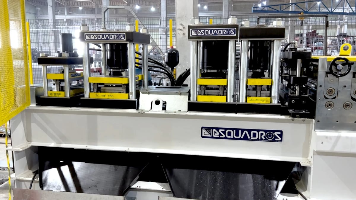 Perfiladeira para espelhos e painéis centrais de secadores 3