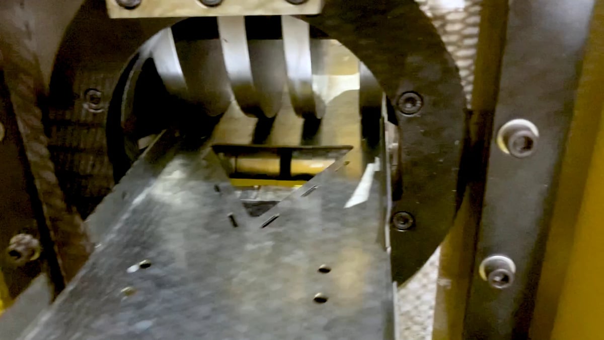 Perfiladeira para espelhos e painéis centrais de secadores 4