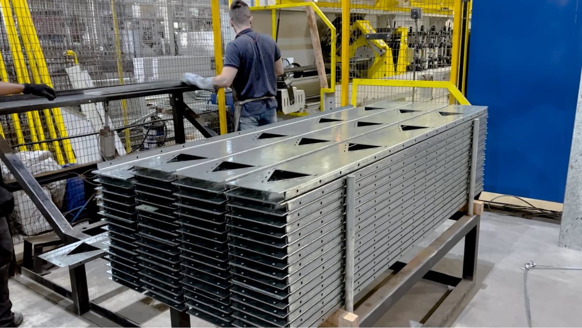 Perfiladeira para espelhos e painéis centrais de secadores 6