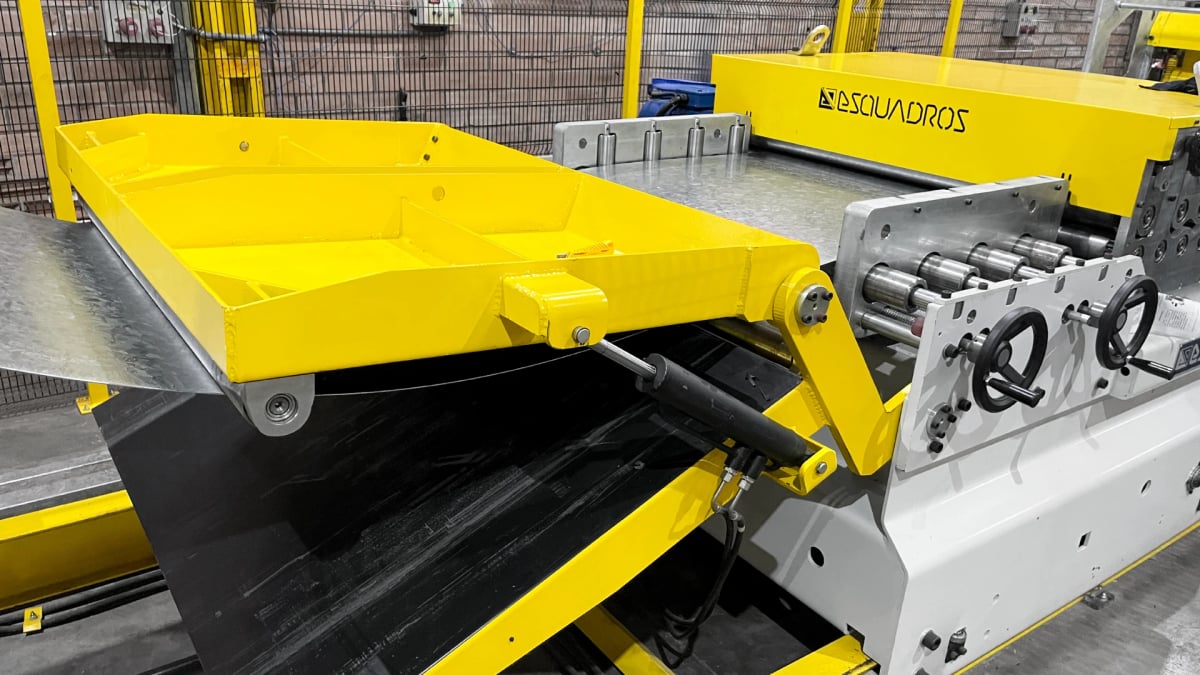 Linha automática para chapas do corpo lateral de silos 1