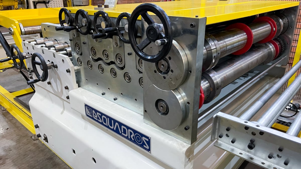 Linha automática para chapas do corpo lateral de silos 3