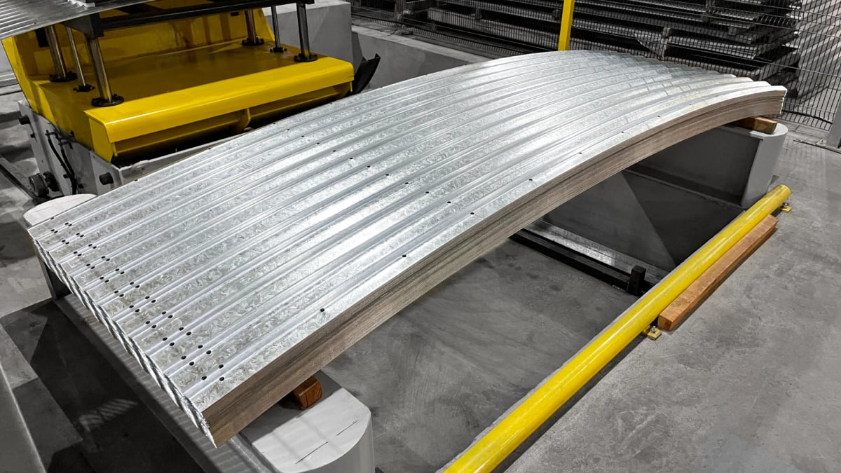 Linha automática para chapas do corpo lateral de silos 4