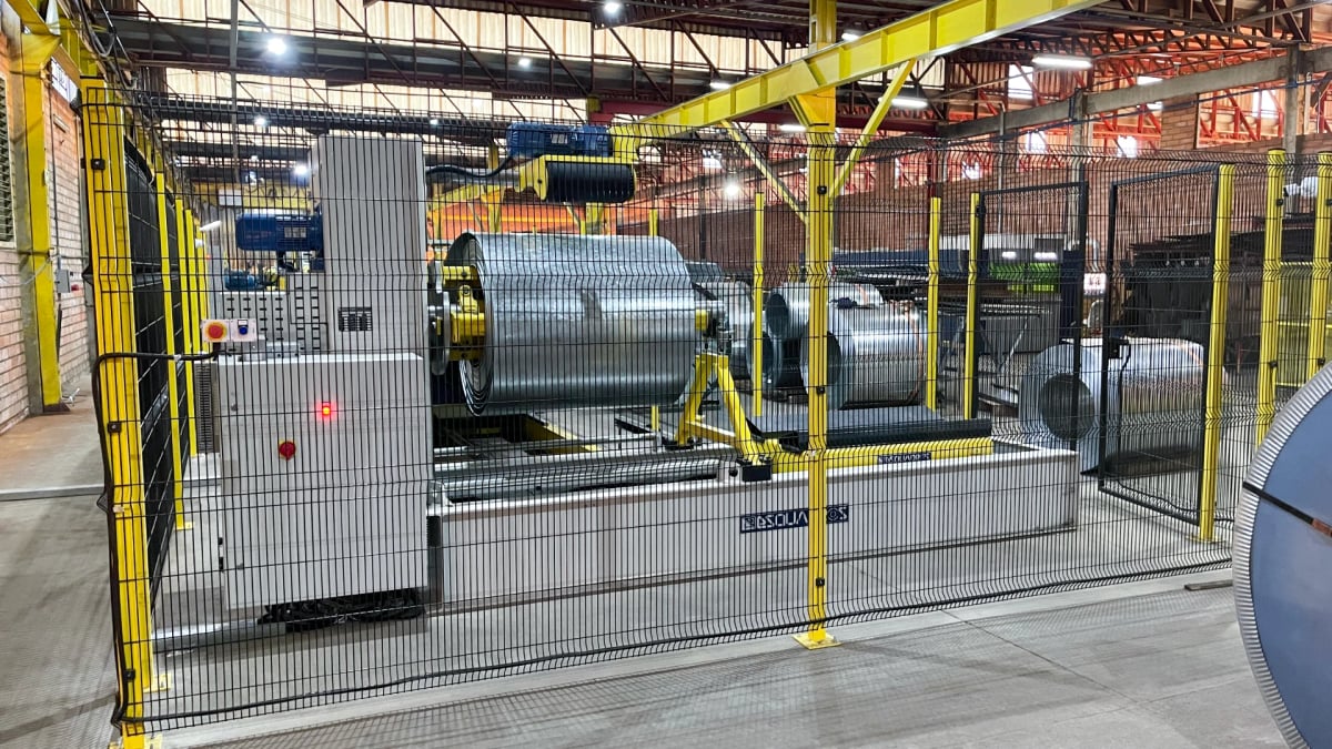 Linha automática para chapas do corpo lateral de silos 5